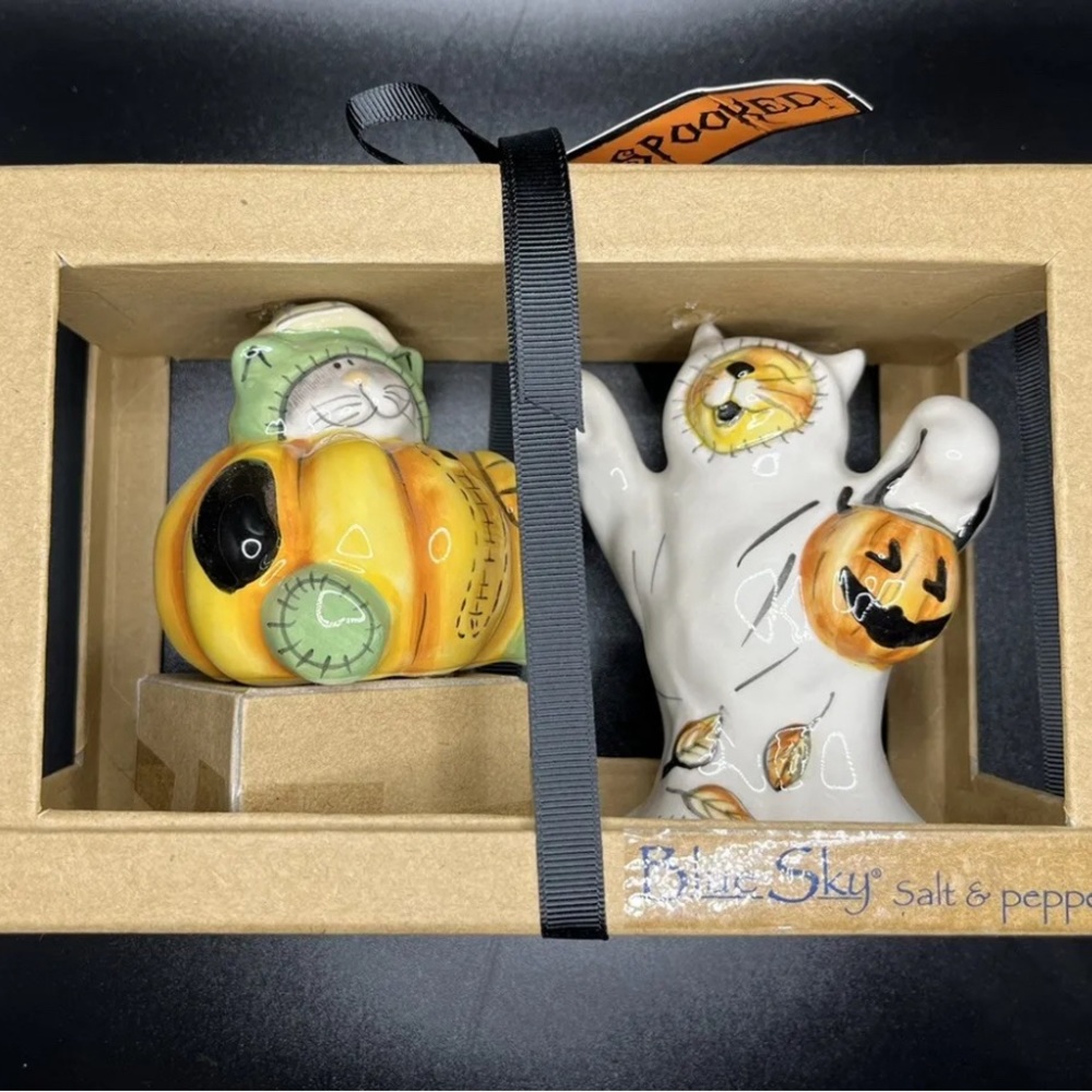 Blue Sky Clayworks Heather Goldminc Halloween Pumpkin Salt Pepper Shakers NWT